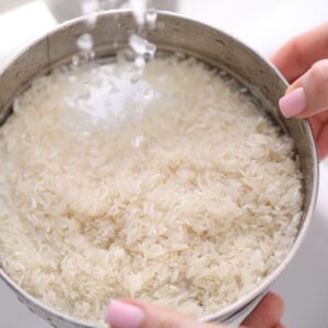 Lava el arroz bien para preparar Vilepi