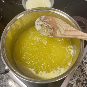 Retirar la espuma al preparar ghee